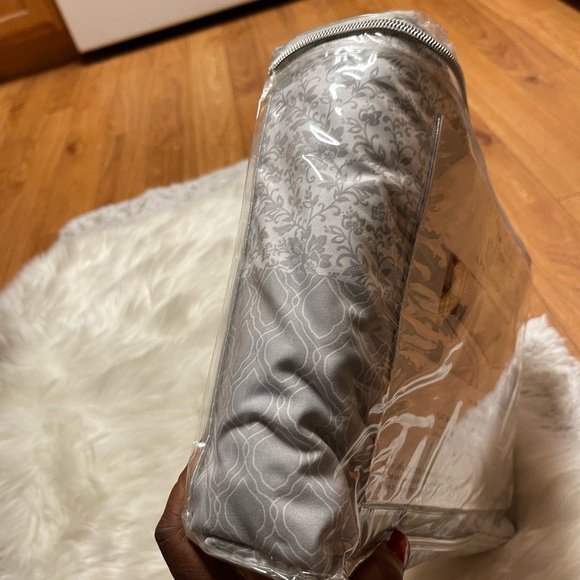 NANETTE LEPORE 4 PIECE REVERSIBLE SHEET SET - Picture 6 of 9